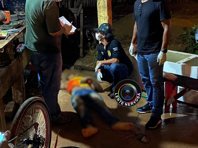 Monitorado por tornozeleira eletrônica é executado a tiros enquanto consertava bicicleta na zona sul - VÍDEO