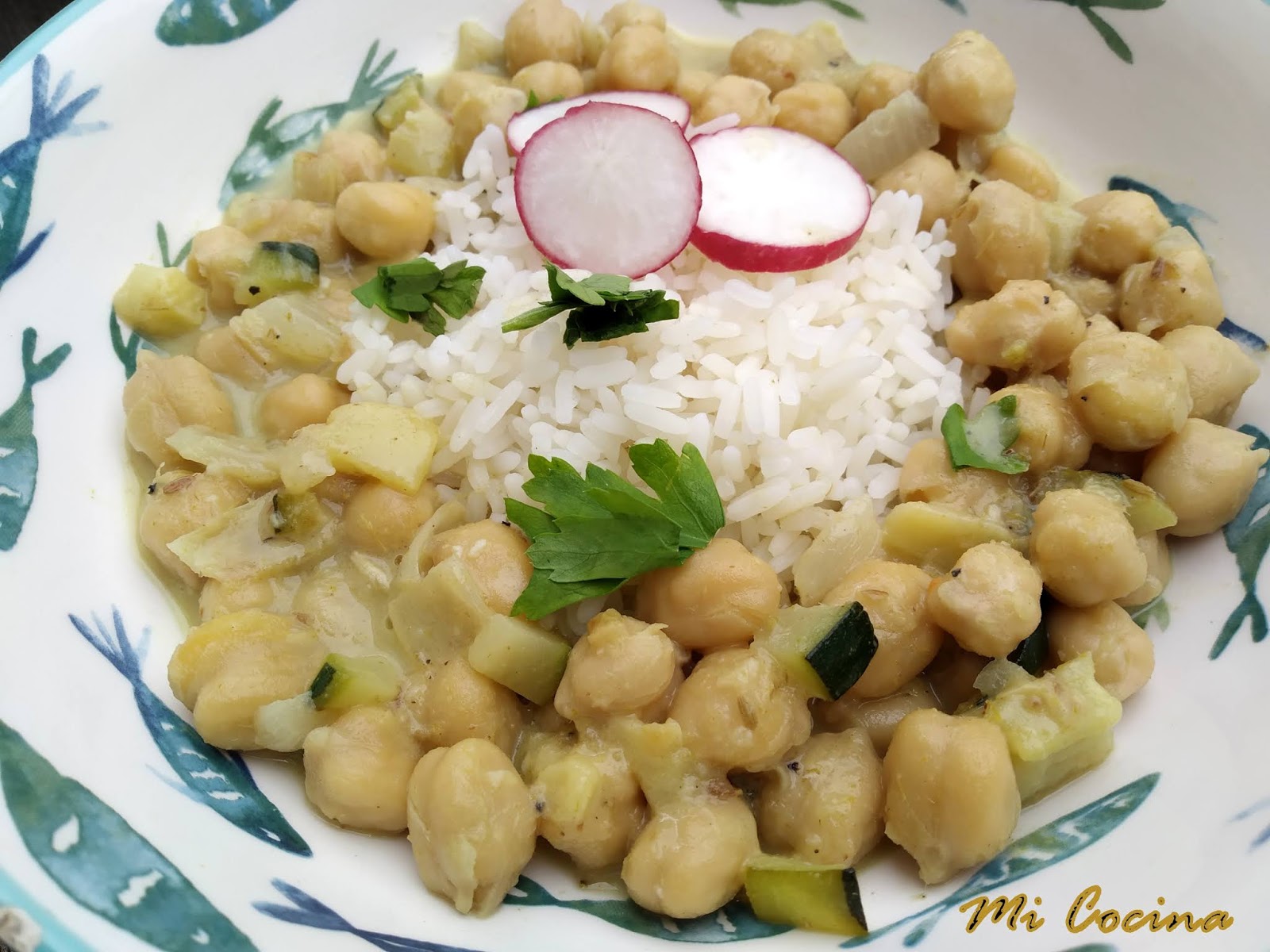 CURRY VERDE CON GARBANZOS Y ARROZ