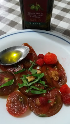 Tomates-framboises-fraises-basilic&huile d'olive;Tomates-framboises-fraises-basilic&huile d'olive