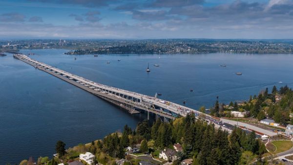 ලොව දිගම පාවෙන පාළම 😱😱😱 ( Lake Washington - SR 520 Bridge ) - Your Choice Way