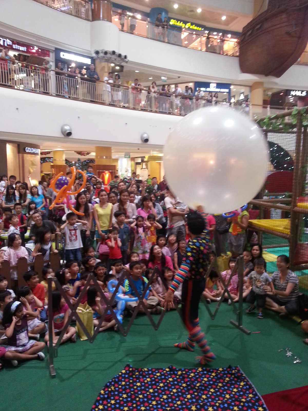 Welcome to Talents Entertainment: Man in Balloon Act