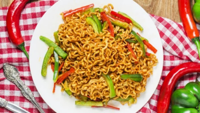 3 Bahaya Sering Makan Mi Instan Selama Karantina 3 Bahaya Sering Makan Mi Instan Selama Karantina