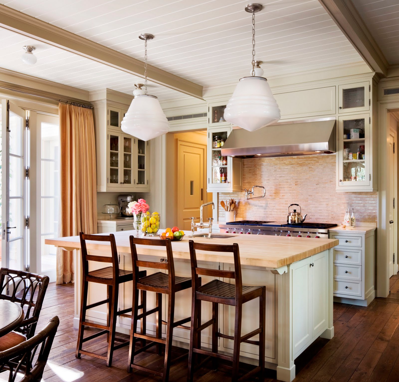 BOOK LOOK: KITCHENS & BATHS BY WHITE HOUSE DECORATOR MICHAEL SMITH ...