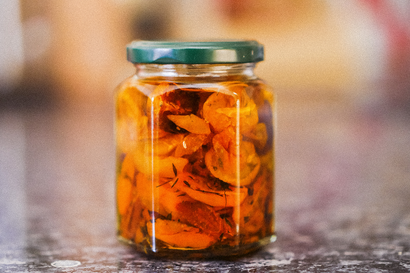 Recette facile : tomates cerises séchées confites à l'huile d'olive et aux herbes de Provence