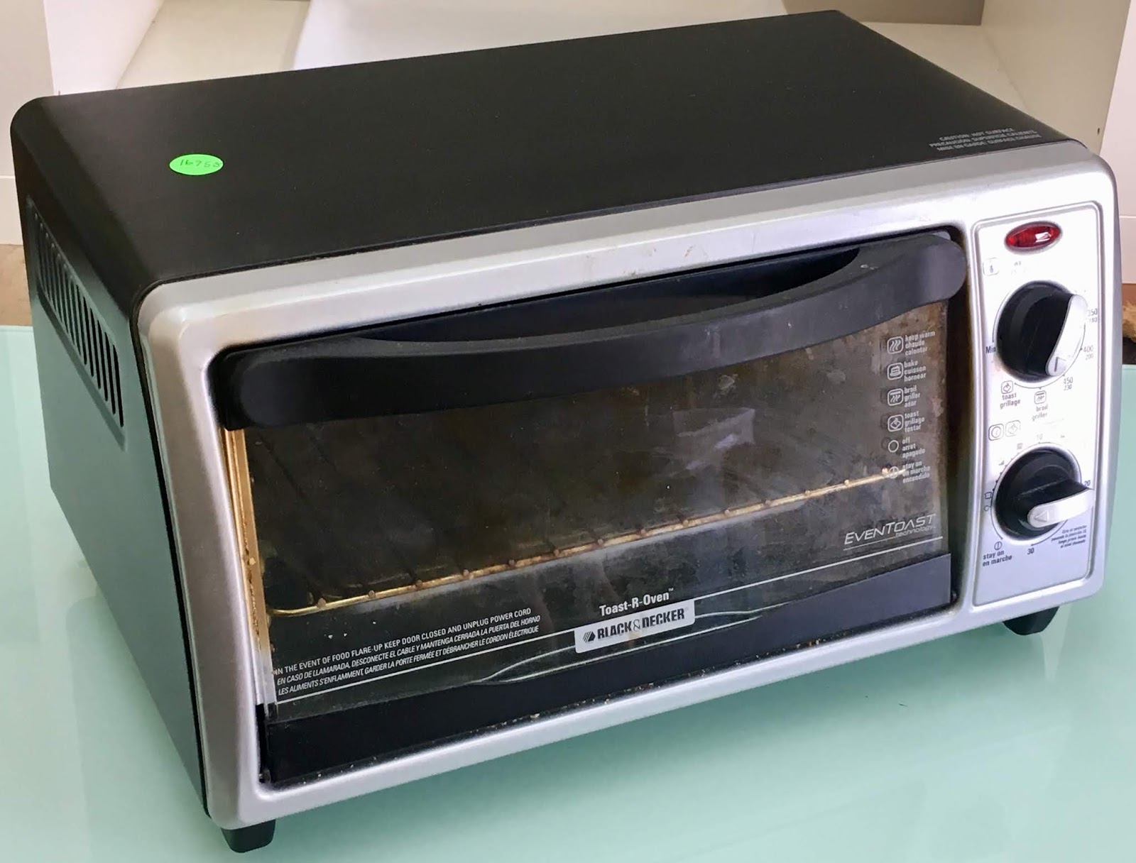 Uhuru Furniture & Collectibles Black & Decker ToastROven 25 SOLD