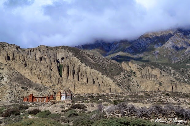 Chorten tra Tama Gaon e Chhugar Chorten tra Tama Gaon e Chhugar