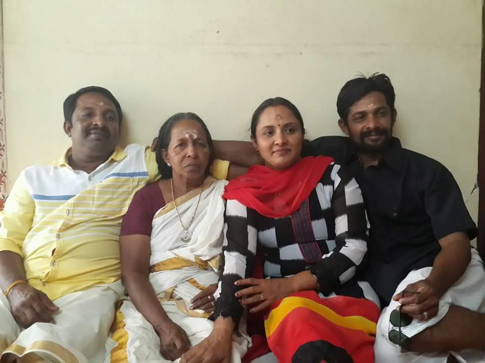 nisha sarang family photo nisha sarang family photo