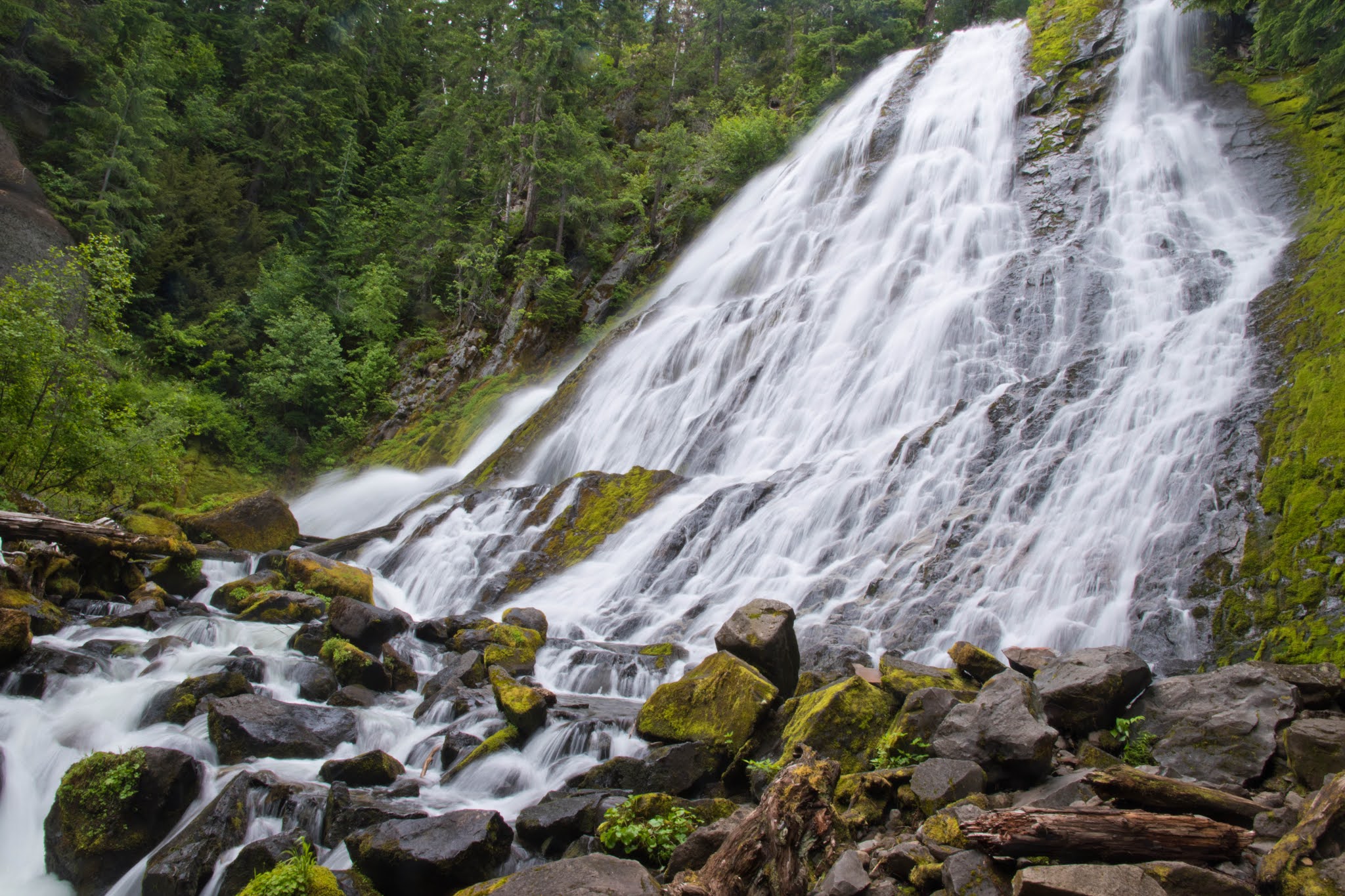 Hiking Shenandoah Diamond Creek Falls
