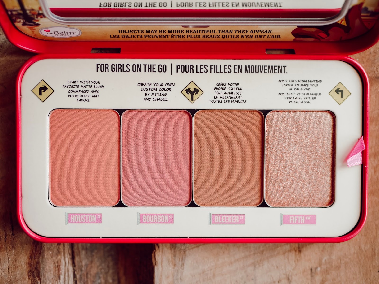Autobalm Grl Pwdr de The Balm la palette de blush à glisser dans sa
