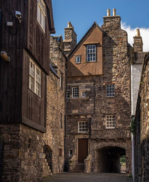 A World Tourist The 10 best Canongate, Edinburgh, Scotland Pics