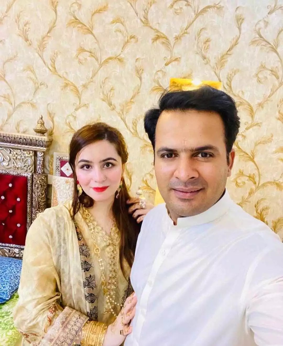 Beautiful Family Pictures of Sharjeel Khan With His Wife And Kids