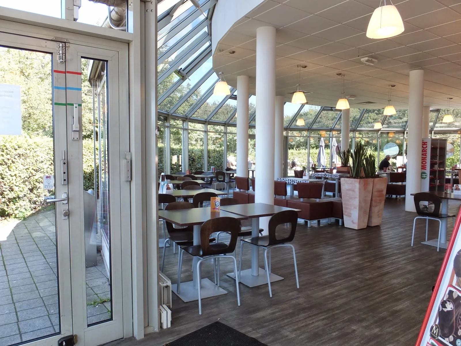 rest-area-denmark-restaurant デンマークのサービスエリアレストラン