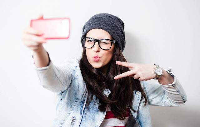 Hati-Hati, Suka Selfie Gaya `Bibir Monyong` Mengindikasikan Gangguan Jiwa Hati-Hati, Suka Selfie Gaya `Bibir Monyong` Mengindikasikan Gangguan Jiwa