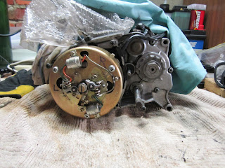 Stator assembly is hold by three long screws on the outside - Yamaha RD125