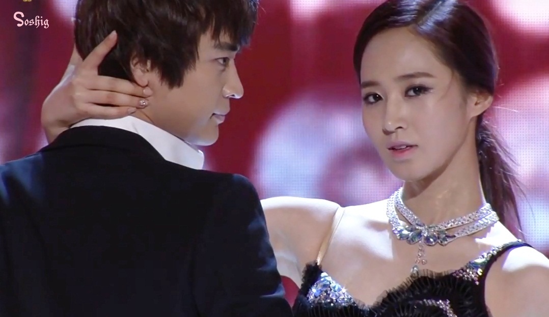 SOSHIG: [CAPS] 121231 Yuri - Minho @ SBS Drama Awards by me