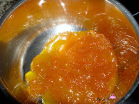 Calentando la mermelada de naranja