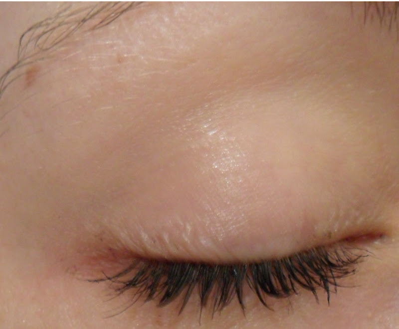 Beautifully Glossy Face of Australia ImpactCurl Mascara