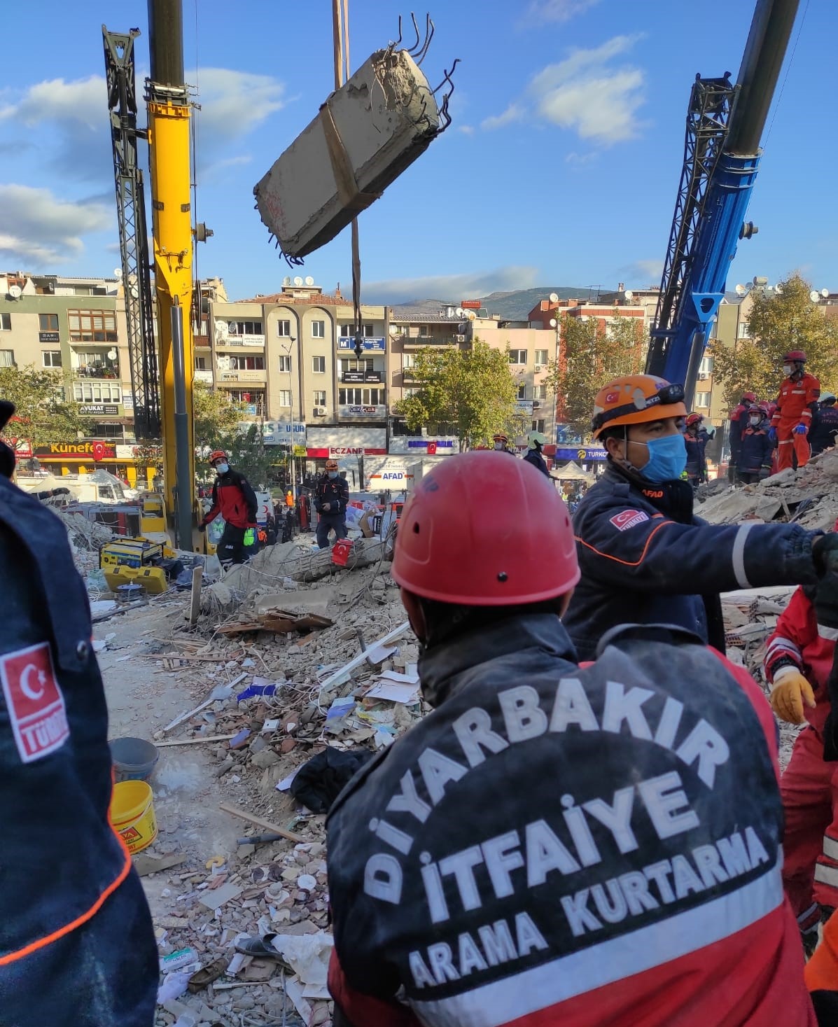 Diyarbakır Büyükşehir Belediyesinden İzmir’e yardım eli