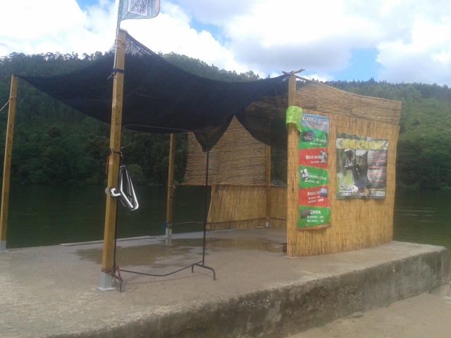 Palco concerto ao lado do Rio Douro