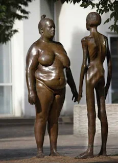 Bronskvinnorna or The Women of Bronze sculpture.