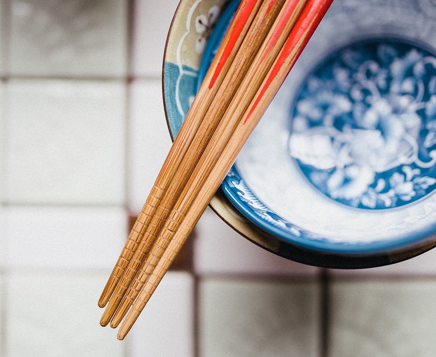 How To Use Chopsticks To Eat Noodles, Rice, Sushi & More.