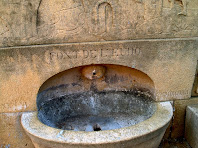 La Font de l'Eudó situada a la vessant dreta del Llobregat, als peus del Pont del Diable
