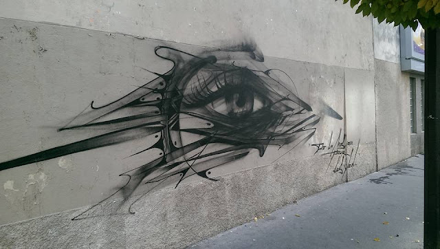 After a few hours of work, Hopare just finished working on a quick new piece on the streets of his hometown, Paris in France.