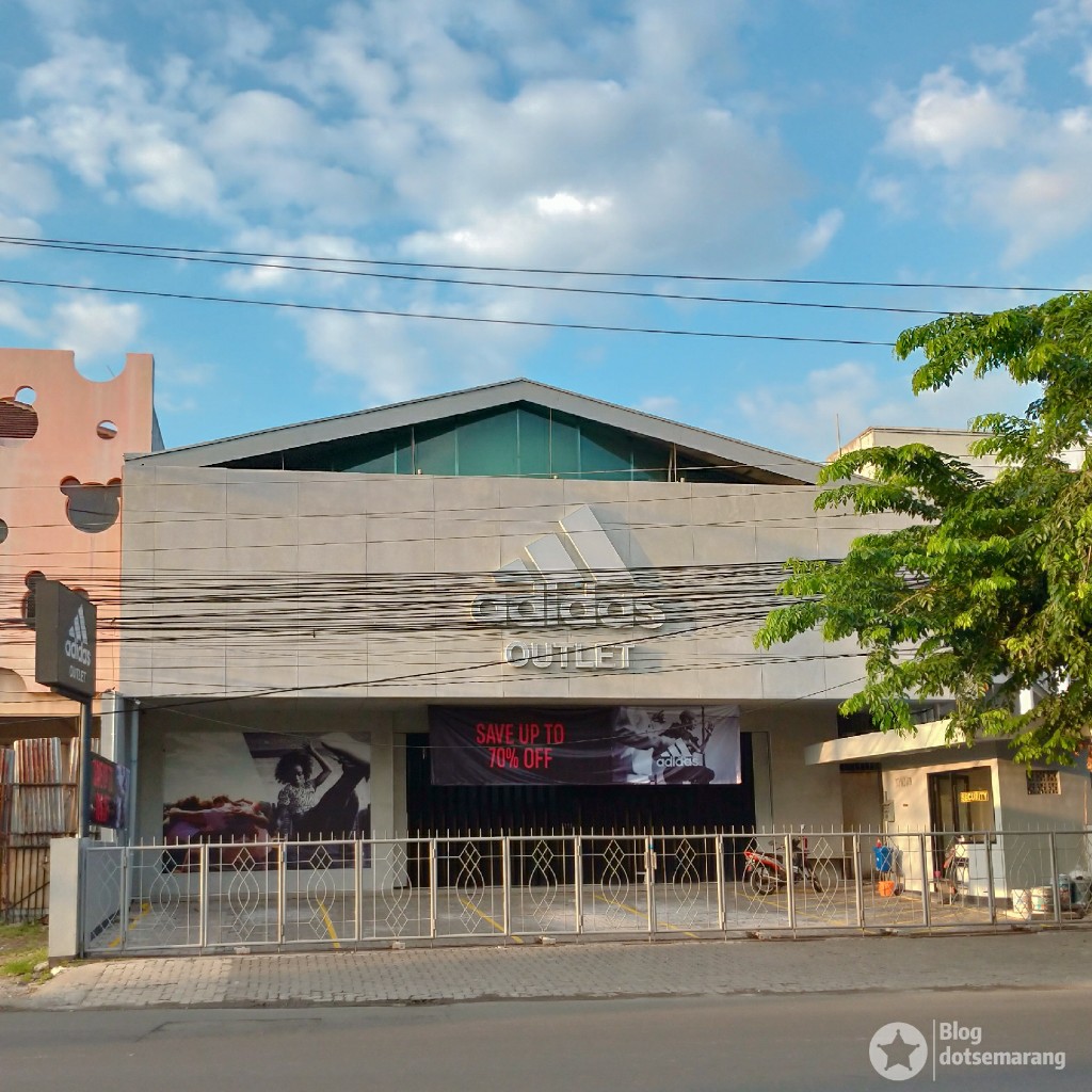 Foto Adidas Outlet Semarang, Salah Satunya ada di Jalan Majapahit