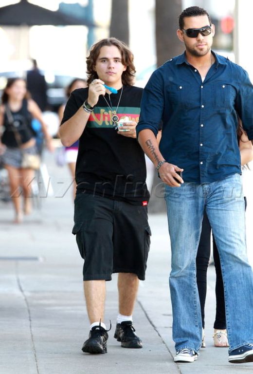 Blanket Jackson Forever Prince con su novia Remi en Beverly Hills (Jul 23)