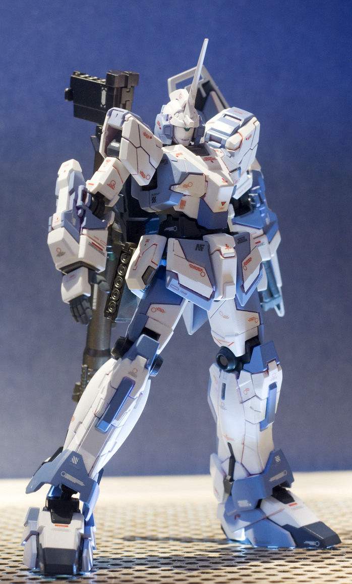 HGUC 1/144 Unicorn Gundam (Unicorn Mode) Painted Build - Gundam Kits