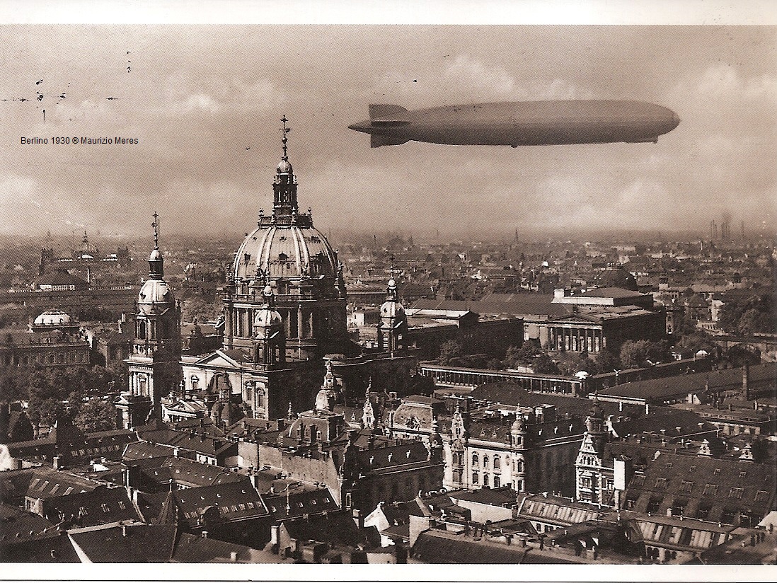 Berlino+1930+volo+dello+Zeppelin.jpg