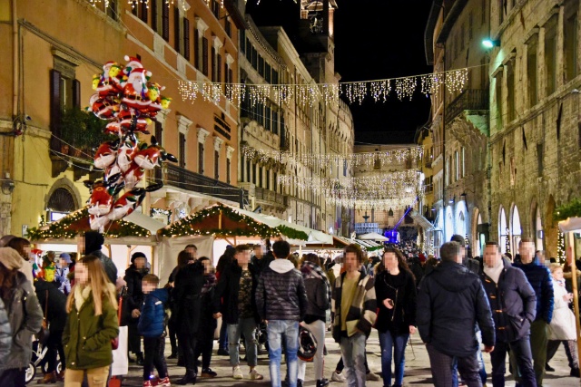 Mercatini di Natale a Perugia - Corso Vannucci - Poracci In Viaggio mercatini-di-natale-perugia-corso-vannucci-poracci-in-viaggio