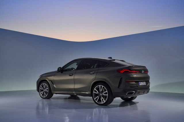 2021 BMW X6 Review