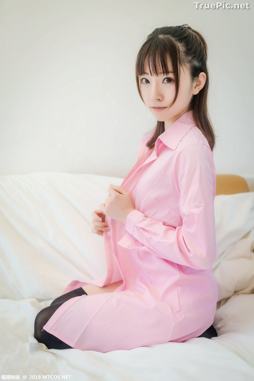 Image [MTCos] 喵糖映画 Vol.022 – Chinese Model – Pink Shirt and Black Stockings - TruePic.net - Picture-24