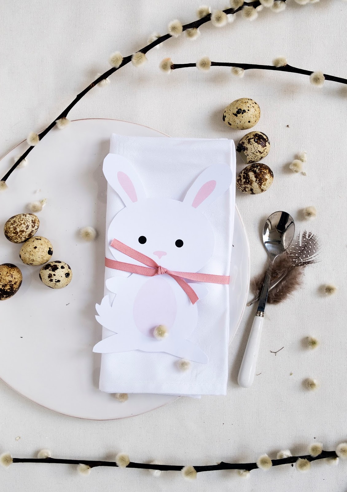 Simpel en schattige tafel decoratie voor Pasen Simpel en schattige tafel decoratie voor Pasen