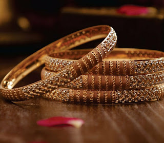 Trendy gold bangles
