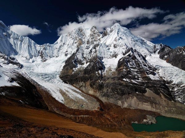 Siula Grande, Cordillera Huayhuash, Peru. 10 Jalur Penjelajahan Ekstrim di Dunia