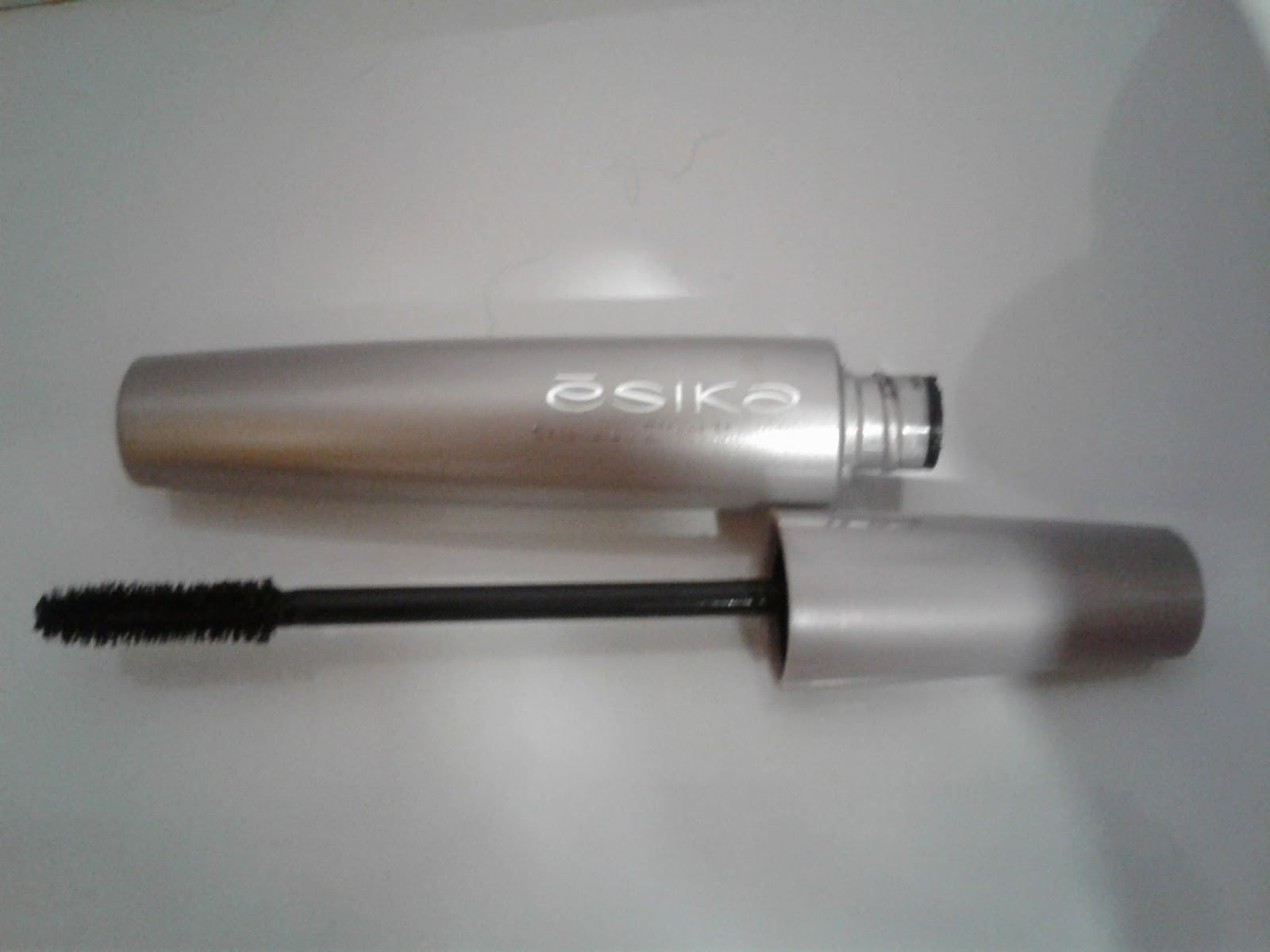 RESEÑA Máscara de pestañas de Ésika efecto extensiones.