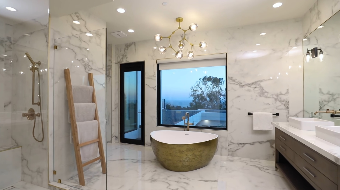 43 Interior Design Photos vs. 5944 Filaree Heights Rd, Malibu Luxury Home Tour