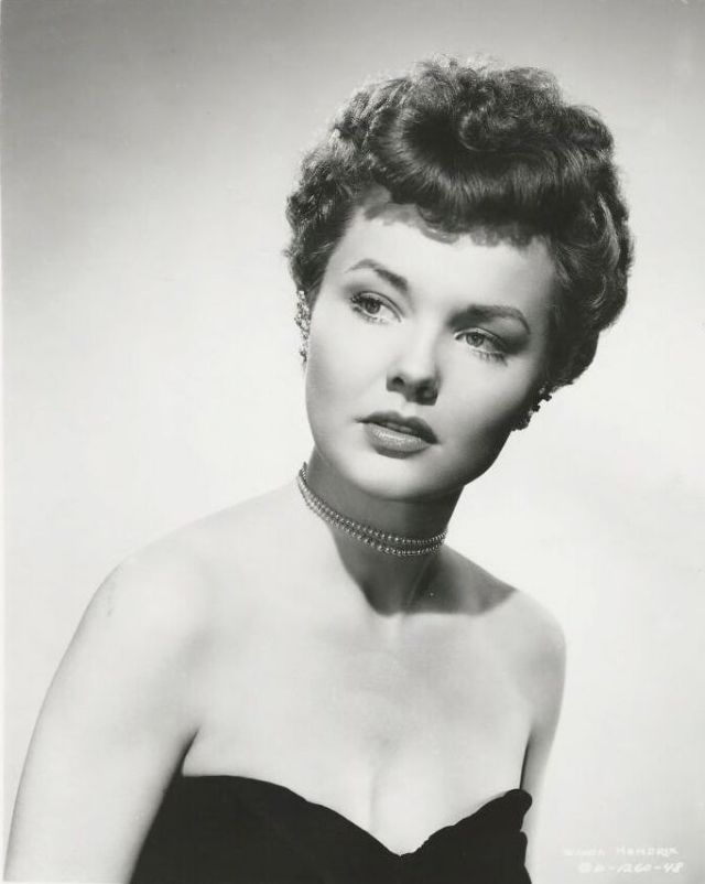 Photos of Wanda Hendrix in the 1940s and ’50s Vintage Everyday