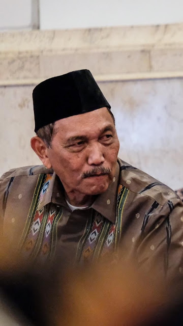 Berpeci di Sidang Terakhir Bareng Jokowi, Ini Kata Luhut Berpeci di Sidang Terakhir Bareng Jokowi, Ini Kata Luhut