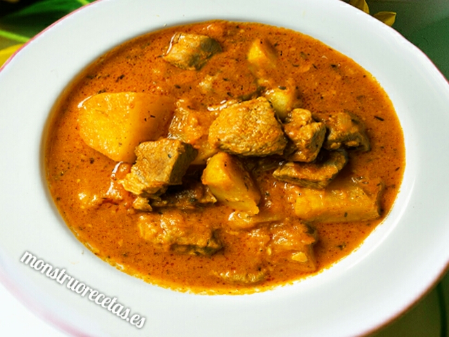 Guiso o estofado de carne y patatas, como el de las abuelas