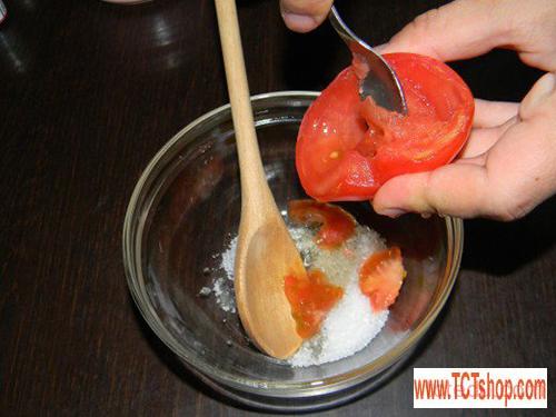 Tự chế mặt nạ cà chua làm da sáng và mịn không tì vết tu che mat na ca chua lam da sang va min khong ti vet3 Tự chế mặt nạ cà chua làm da sáng và mịn không tì vết