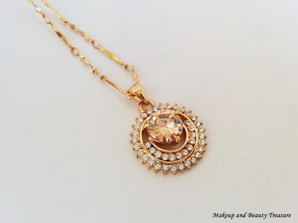 best makeup beauty mommy blog of india: Dualshine Zircon Necklace Review