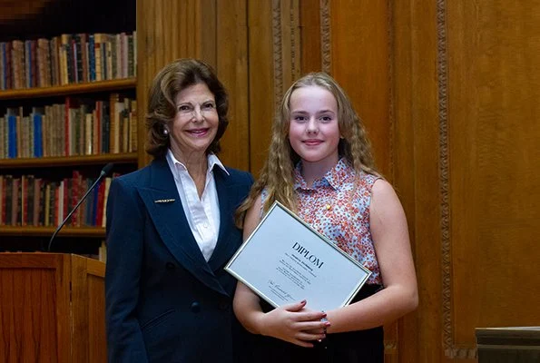 Queen Silvia presented Mayflower 2018 diplomas to 6th-8th grade students of Adolf Fredrik Music School who have collected the highest amount donation