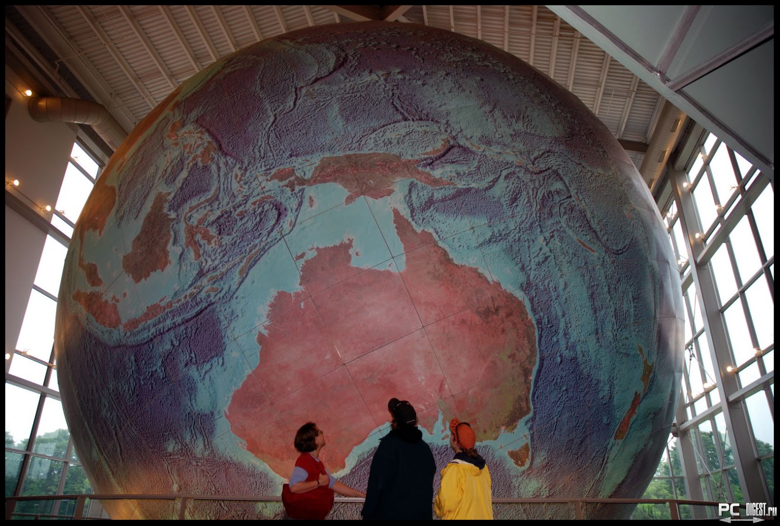 Крупные глобусы. Самый большой в мире Глобус эрта. Eartha Глобус. Глобус гигант Eartha.