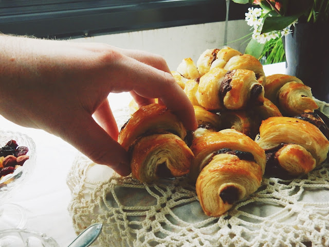 Tarjoilu systeemi pelilaudasta ja ovinupeista