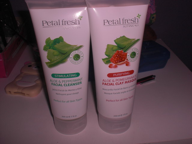 petal fresh face wash