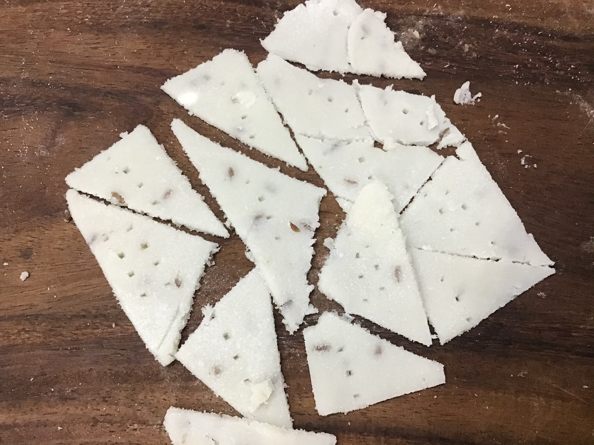 RICE FLOUR CRACKERS/ CHIPS