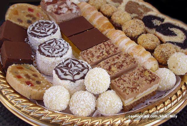 Bajramska sofra – kulinarski SITNI NEPEČENI SLAVSKI KOLAČI 6 RECEPATA NE ZNA SE KOJI JE BOLJI